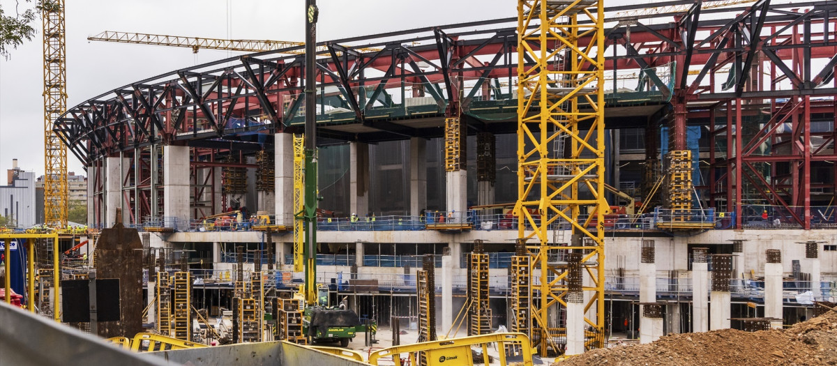 El Camp Nou sigue experimentando retrasos en los plazos de las obras