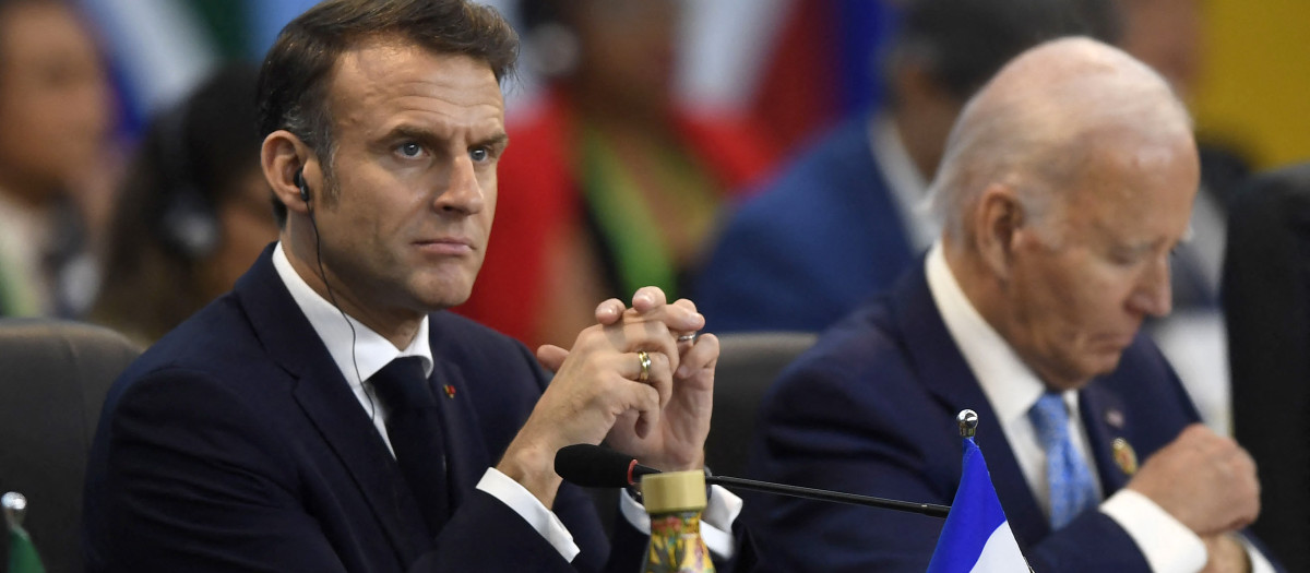 France's President Emmanuel Macron (L) and US President Joe Biden attend the G20 Summit opening session in Rio de Janeiro, Brazil, on November 18, 2024. (Photo by Daniel RAMALHO / AFP)