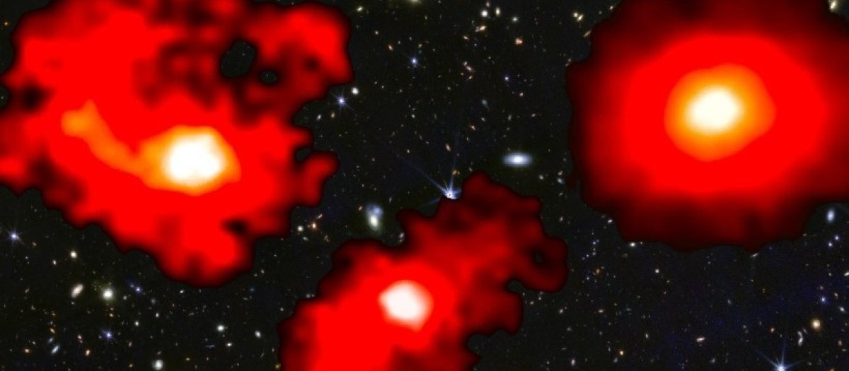 Los tres monstruos rojos son galaxias extremadamente masivas y polvorientas de los primeros mil millones de años después del Big Bang