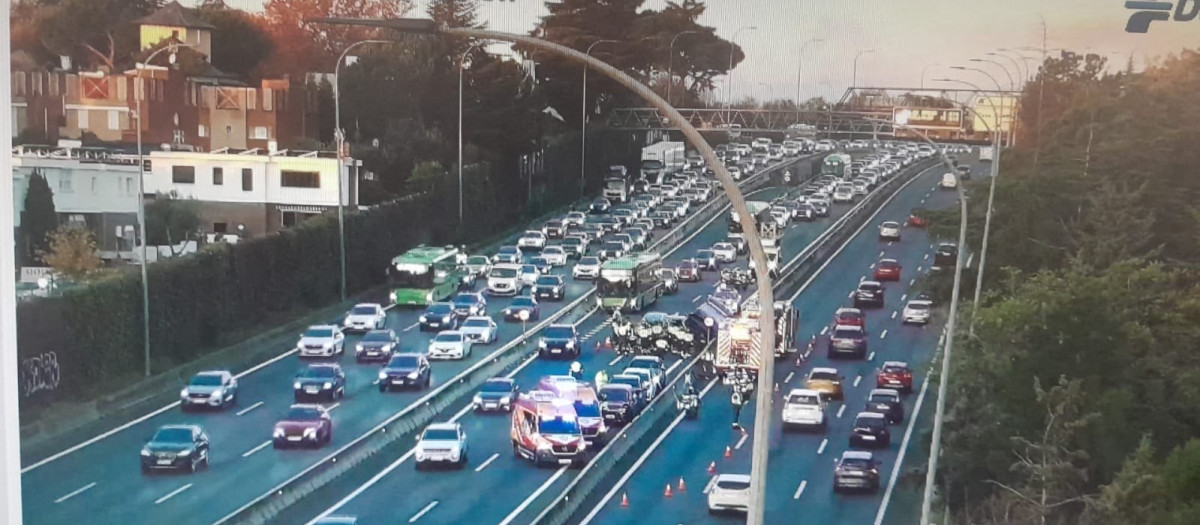 Imagen del accidente en la A-6 con tres heridos y siete vehiculos implicados

REMITIDA / HANDOUT por EMERGENCIAS MADRID
Fotografía remitida a medios de comunicación exclusivamente para ilustrar la noticia a la que hace referencia la imagen, y citando la procedencia de la imagen en la firma
20/11/2024