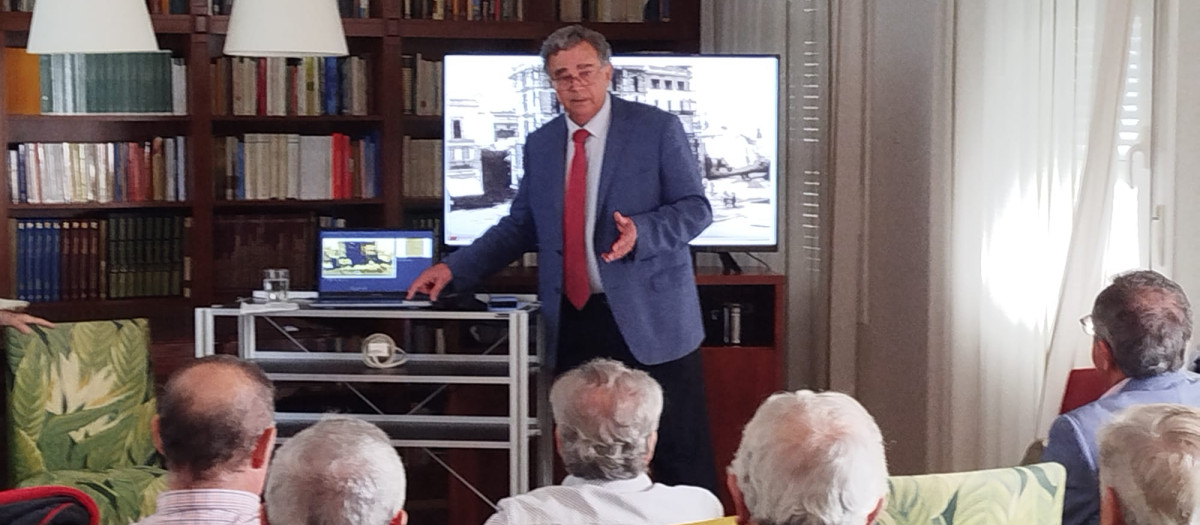 Bartolomé Valle, durante la ponencia