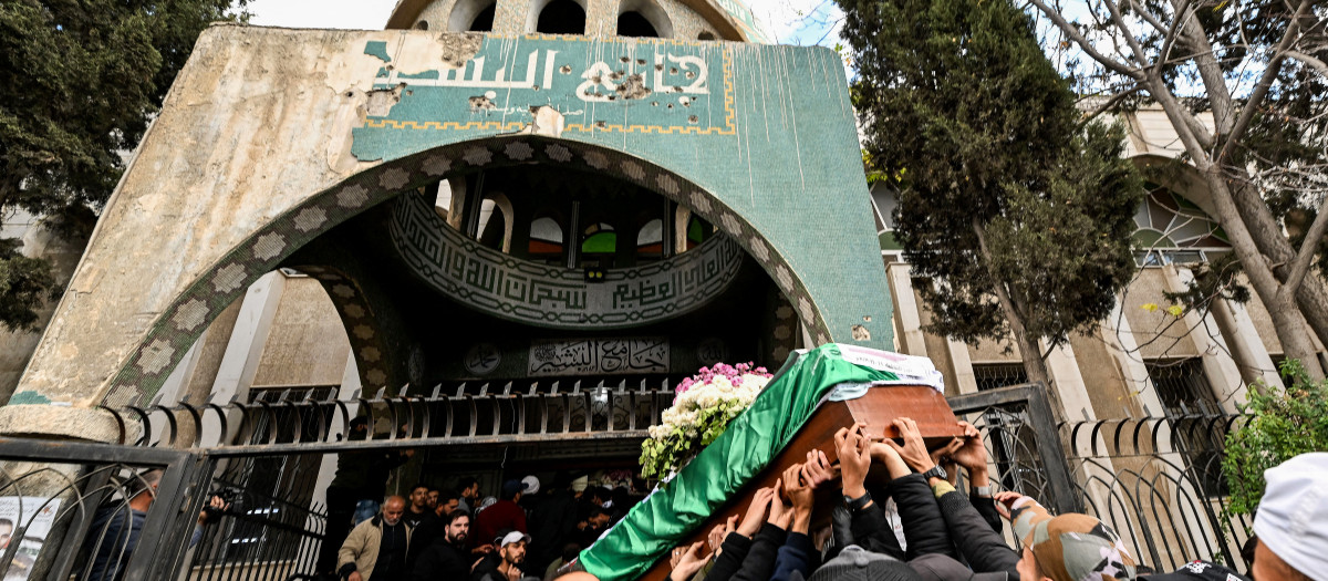 Entrada al funeral del líder de la Yihad Islámica Palestina muerto durante un ataque israelí en Siria