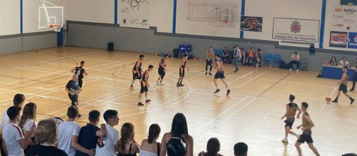 Ocurrió en una pista polideportiva del municipio malagueño mientras entrenaba