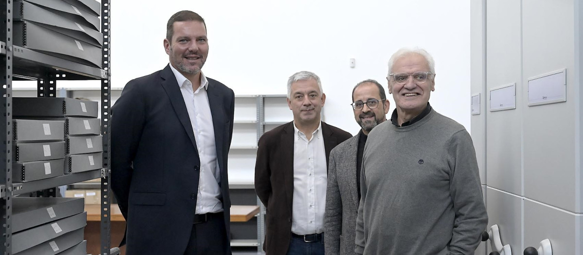 El 'conselleiro' de Cultura, José López Campos, acompañado por el secretario general de la Lengua, Valentín García, se reúne con el presidente de la Real Academia Gallega, Víctor Freixanes