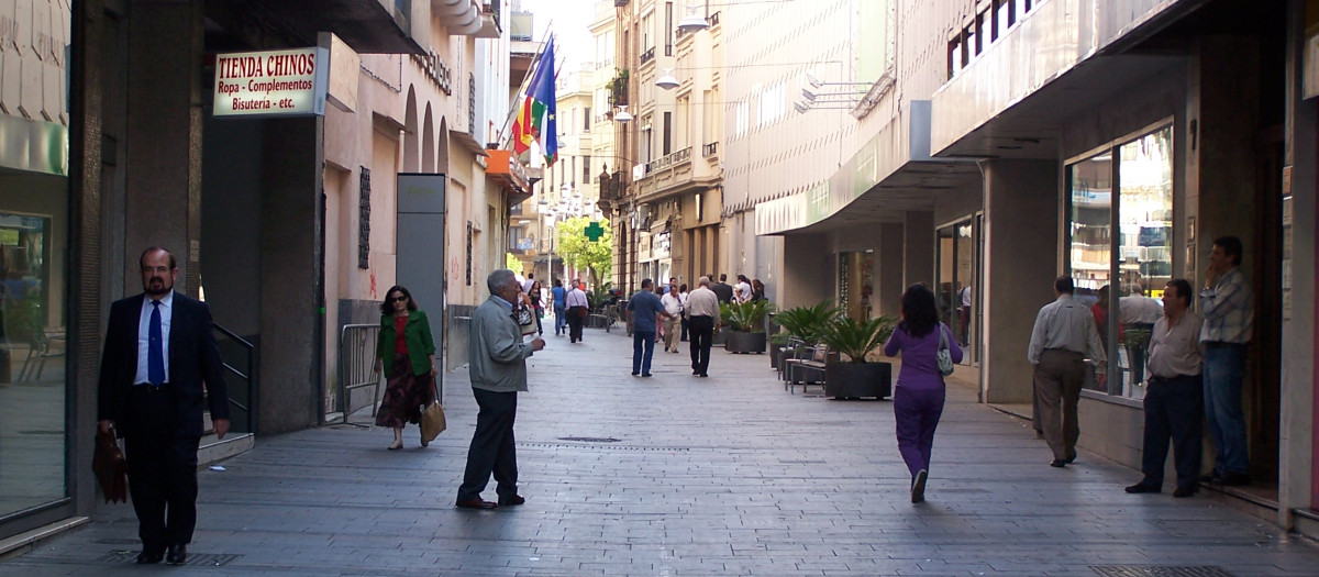 Calle Jesús María, afectada por los trabajos junto a la de Juan de Mena