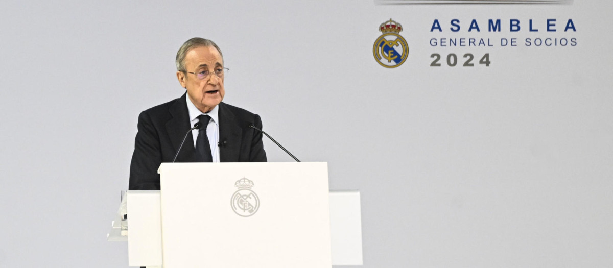 Florentino Pérez habla durante la asamblea de compromisarios del Real Madrid