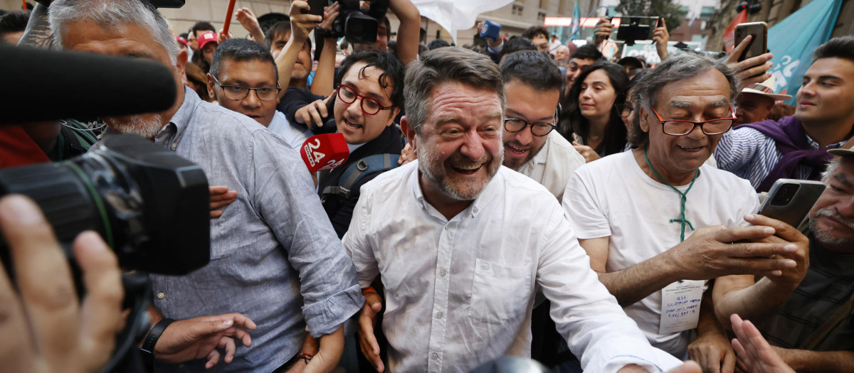 Claudio Orrego celebra su victoria en las elecciones