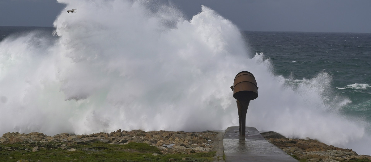 Olas durante el frente meteorológico en La Coruña