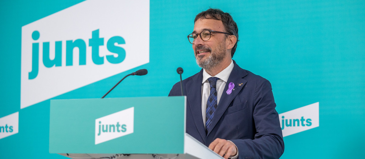 Josep Rius, portavoz de Junts, durante la rueda de prensa