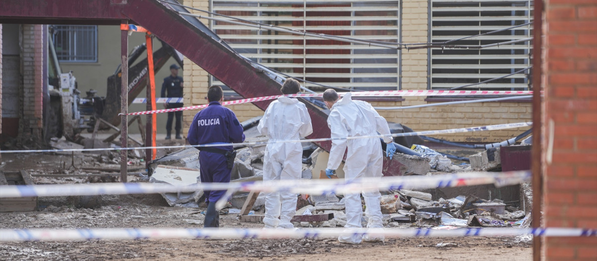 El colegio Luis Vives tras el derrumbe del porchado que ha causado la muerte de un operario