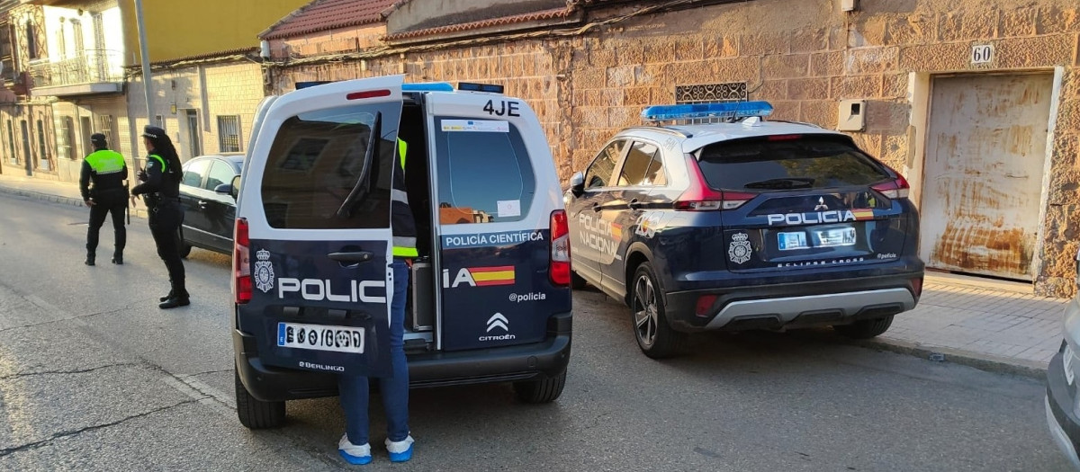 Vehículos policiales junto a la vivienda donde ha fallecido el menor

EUROPA PRESS
28/11/2024