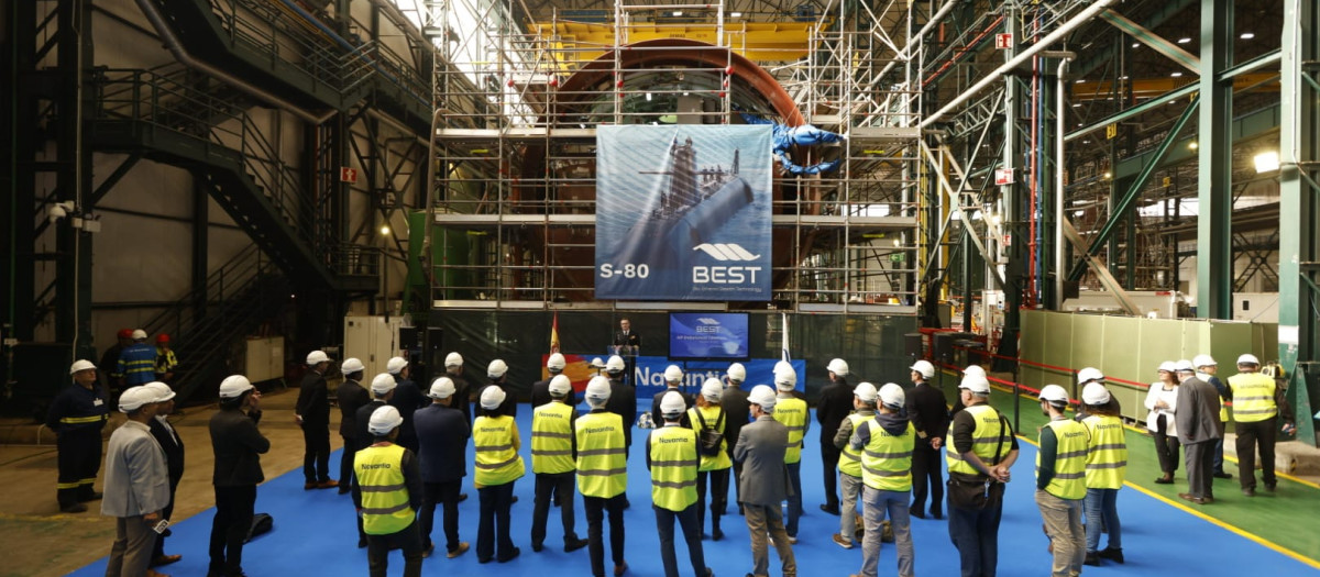 Navantia completa el embarque de los equipos del AIP en el submarino S-83 en el Astillero de Ferrol