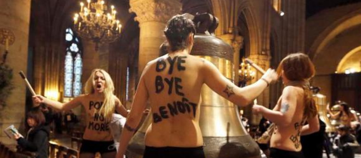 Protesta de Femen en la catedral de Notre Dame de París en 2013