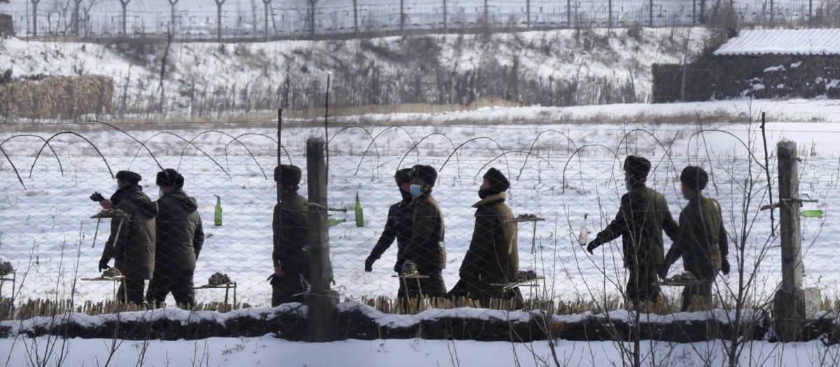 Guardias en la frontera entre China y Corea del Norte