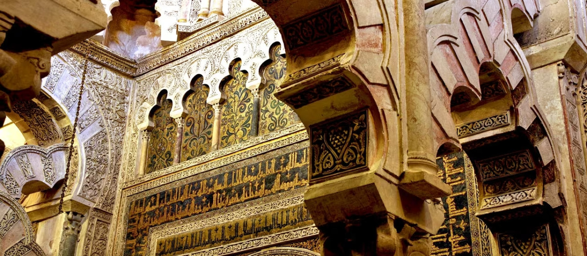 mezquita-mihrab-detalle-cordoba_t1400760