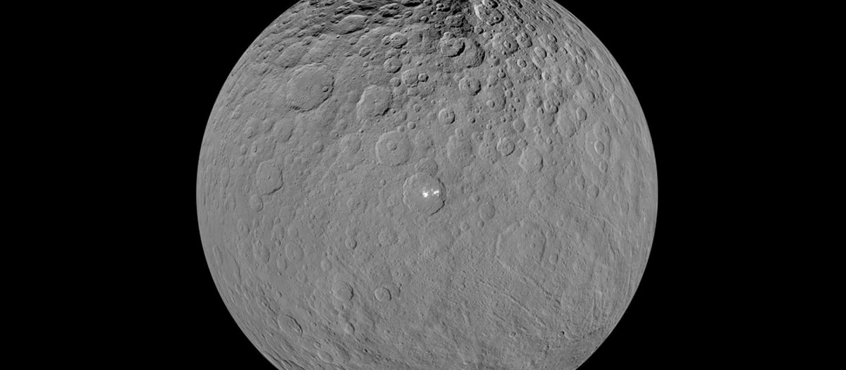 El planeta enano Ceres visto por la nave espacial Dawn de la NASA