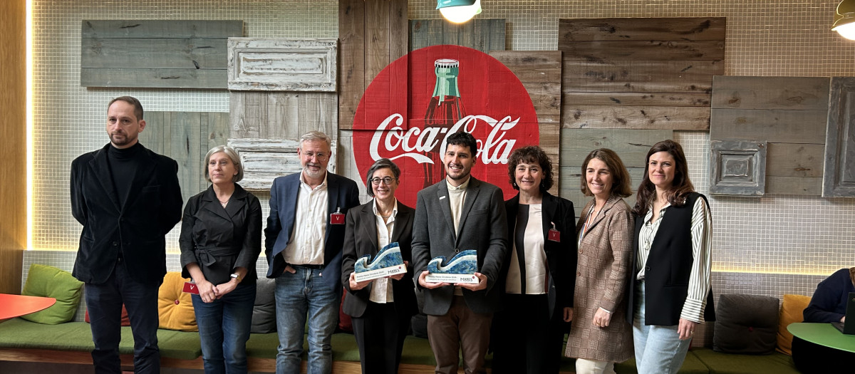 Foto de los premiados en la sede de CocaCola