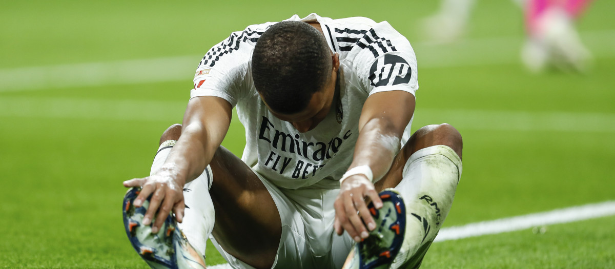 Kylian Mbappe se lamenta tras fallar una ocasión en el partido de Liga frente al Getafe del pasado domingo en el Santiago Bernabéu