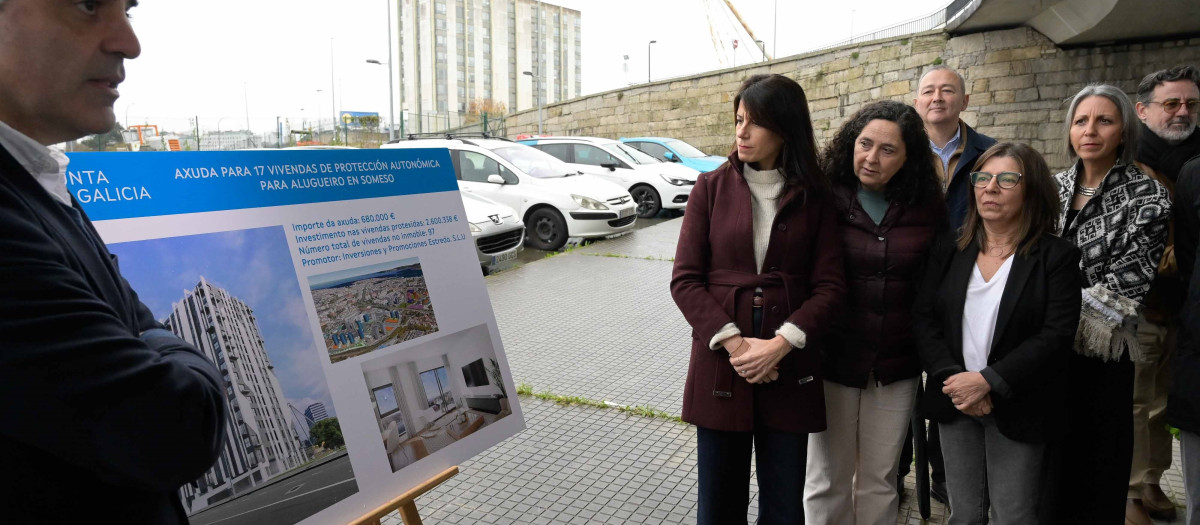 La 'conselleira' María Martínez Allegue visita en La Coruña las parcelas donde dos promotoras desarrollarán más de un centenar de viviendas