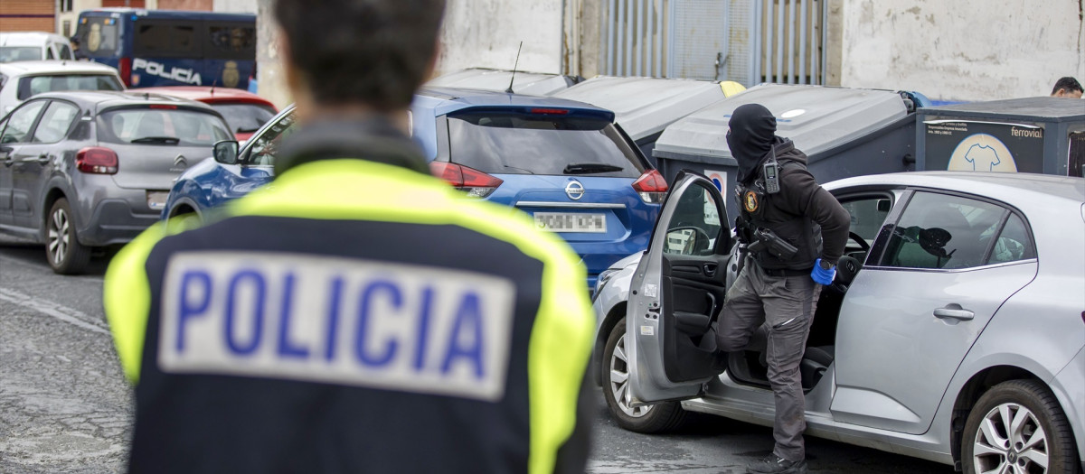 Amplio dispositivo policial en el barrio del Torrejón, a 29 de octubre de 2024 en Huelva (Andalucía, España)