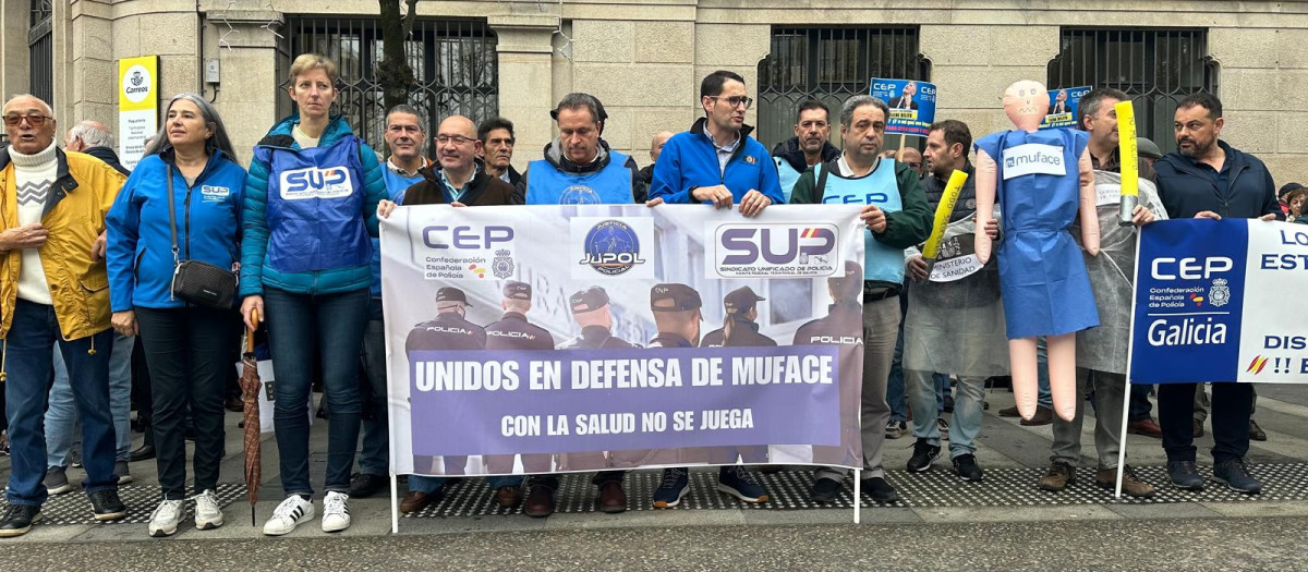 Concentración en Vigo por el futuro de Muface