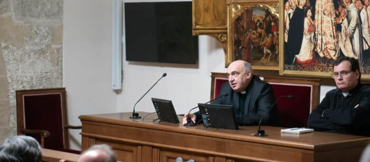 El arzobispo de Valencia, monseñor Benavent, reunido con párrocos