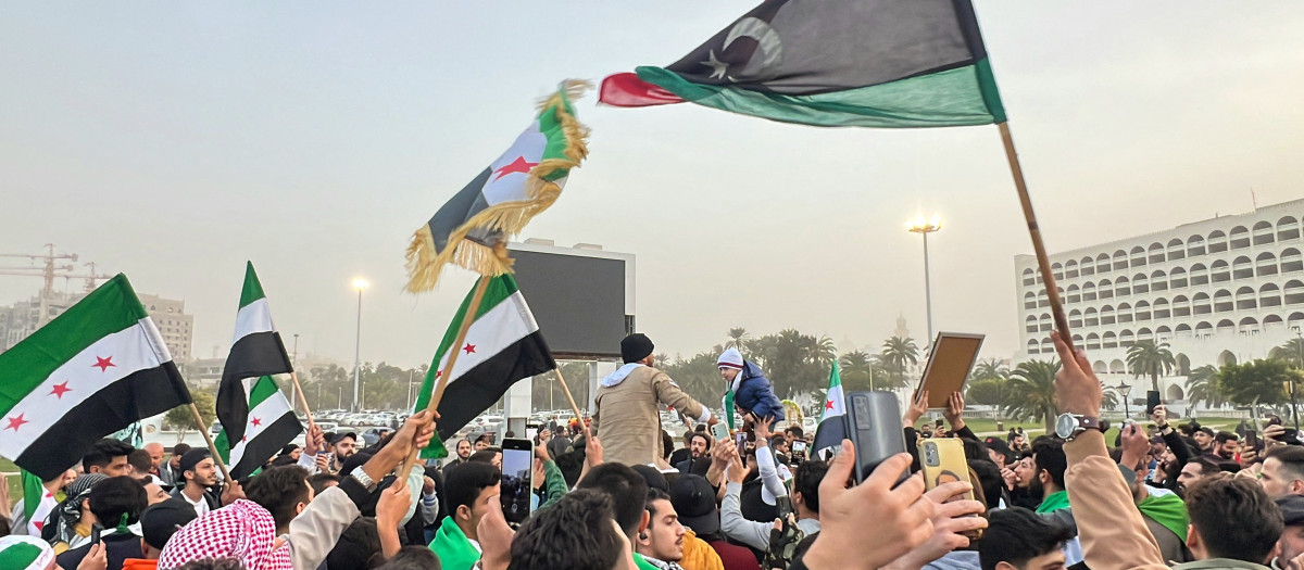 Miembros de la comunidad siria en Libia celebran en Trípoli