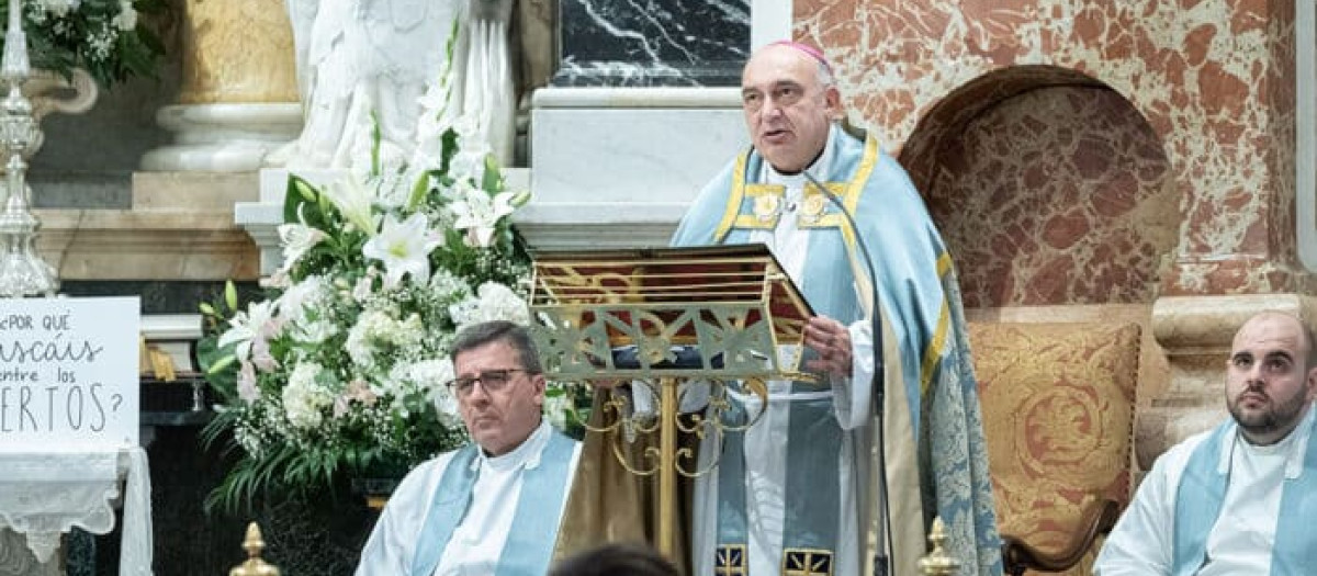 El arzobispo de Valencia, Monseñor Benavent, en la Basílica de la Inmaculada