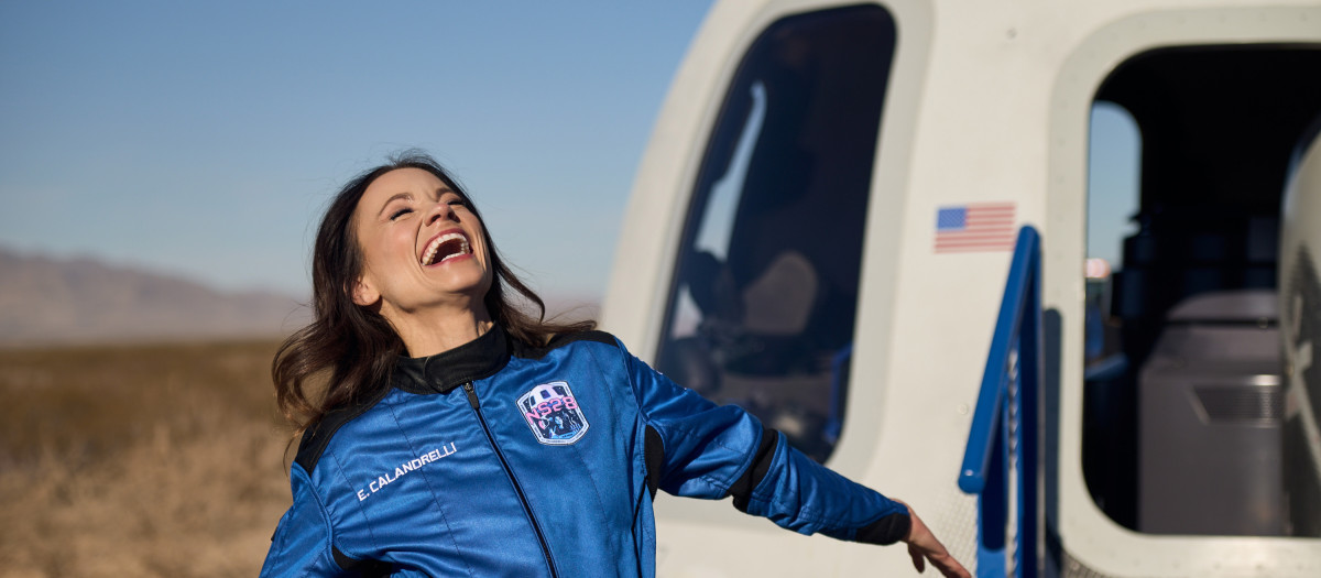 La astronauta Emily Calandrelli celebra su exitosa misión al espacio