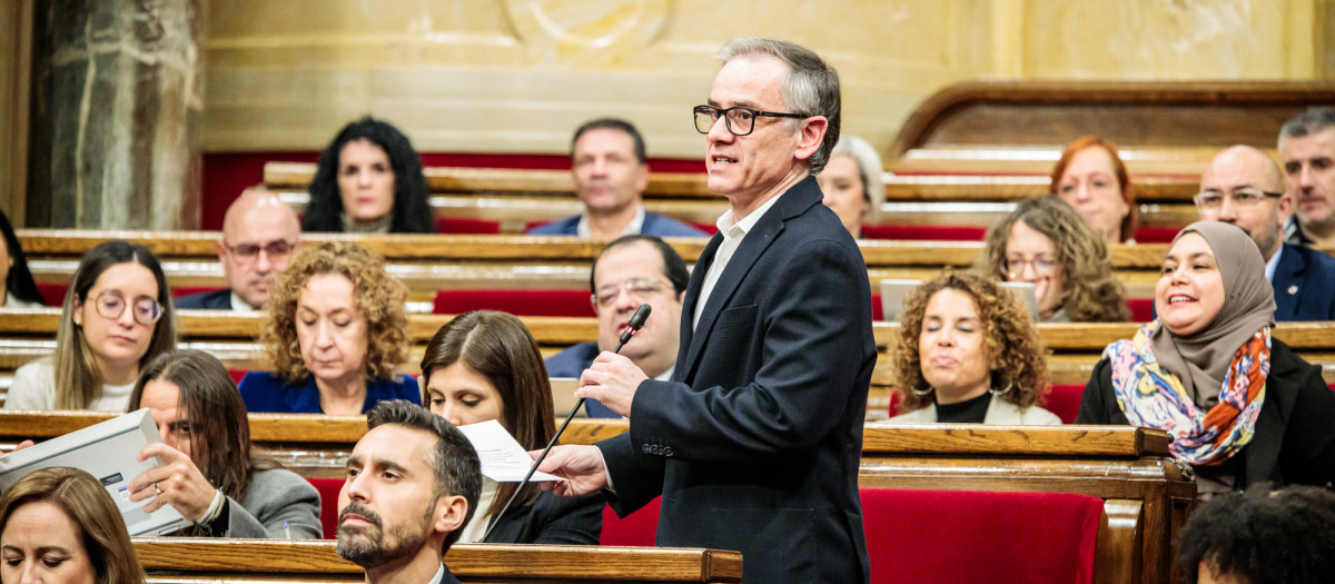 El portavoz parlamentario de ERC, Josep Maria Jové, durante su intervención en el pleno del Parlament