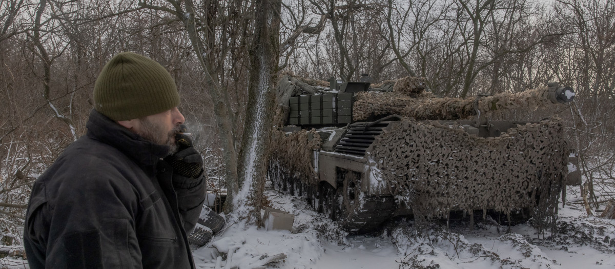 Un miembro de la 68 Brigada Jaeger cerca de Pokrovsk