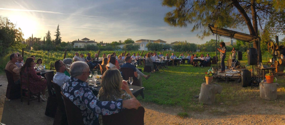 El programa 'Arte Reunido' de Bodegas Robles, distinguido con el premio 'Vino es Cultura'