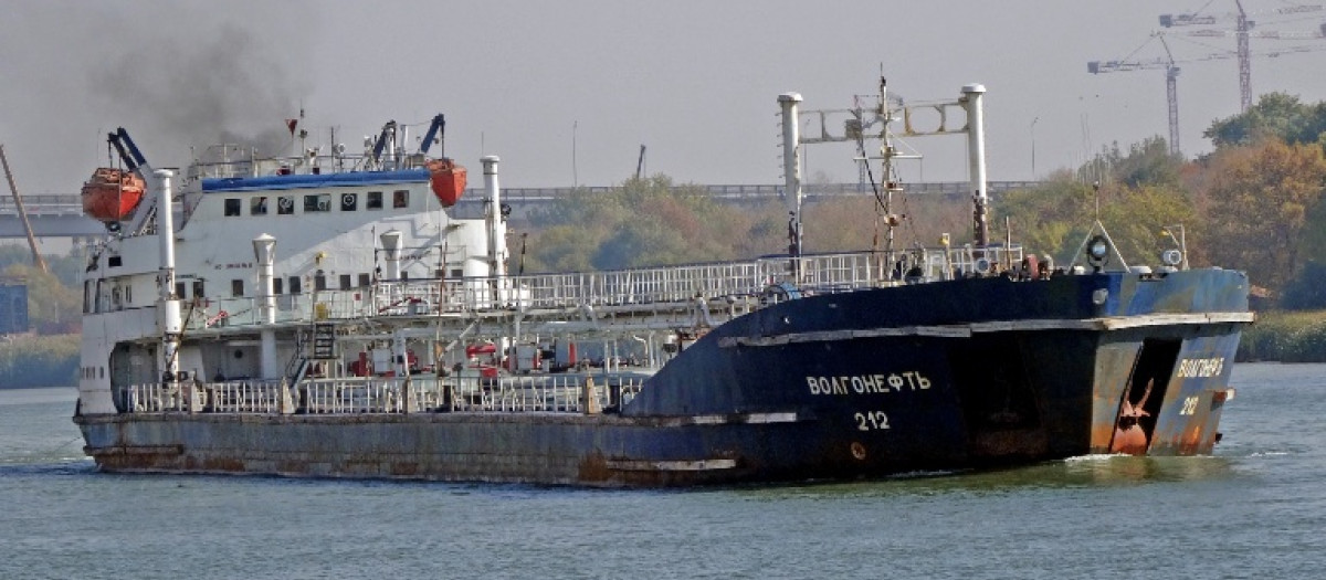 Petrolero ruso Volgoneft 212 accidentado en el mar de Azov