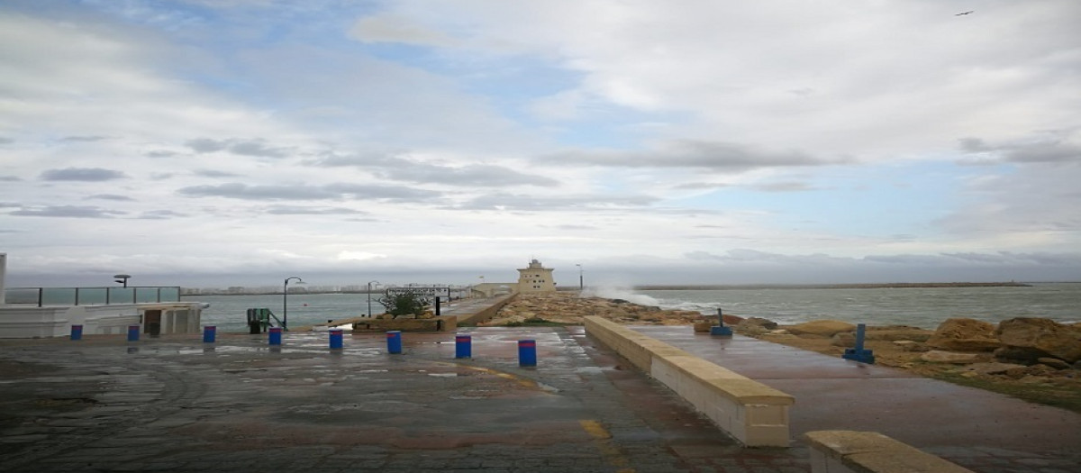 Oleaje en la zona de Puerto Sherry, en El Puerto de Santa María (Cádiz)

JUNTA DE ANDALUCÍA
16/12/2019