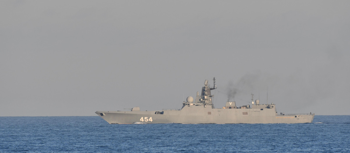 Fragata rusa Almirante Gorshkov monitorizada por la fragata española Navarra