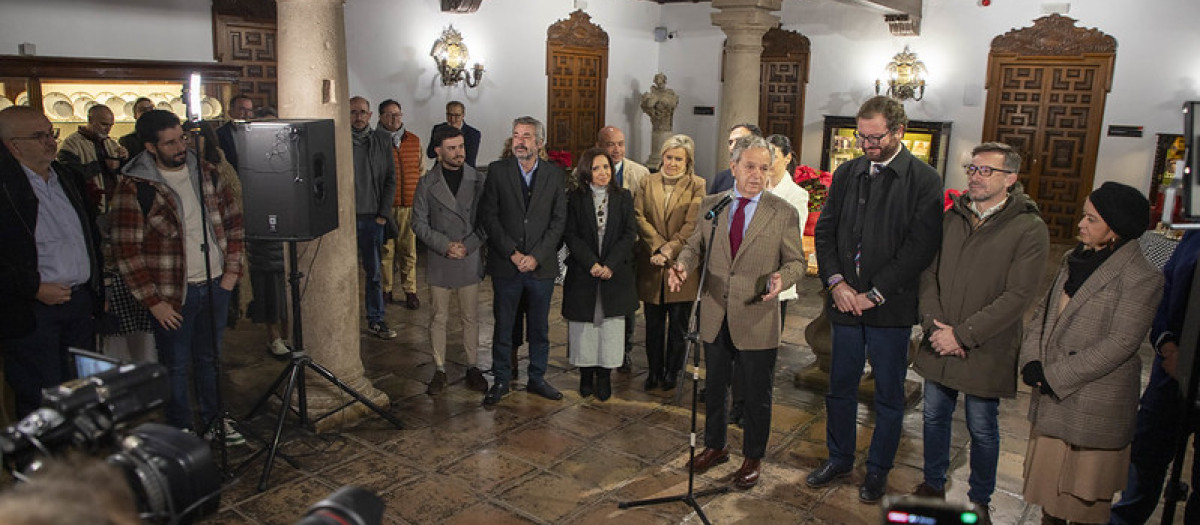 Salvador Fuentes, durante el saludo navideño a los medios