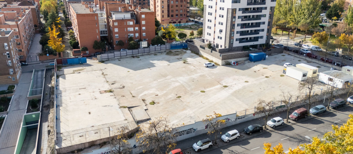 Vistas aéreas de la parcela urbana donde se construirá El Espinillo 6 en Villaverde