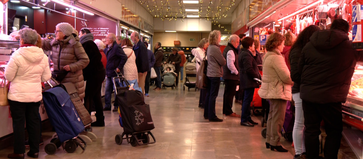 Varios granadinos en los establecimientos de Merca80 en Granada