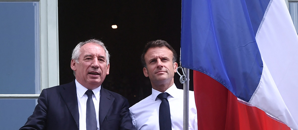 François Bayrou junto a Emmanuel Macron