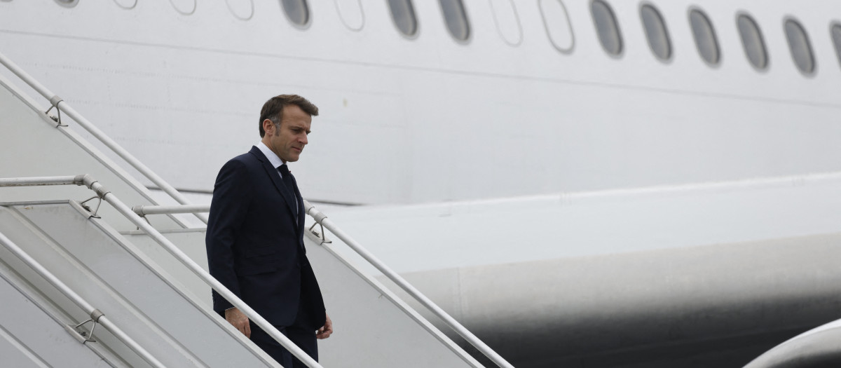 Macron en su llegada al archipiélago de Mayotte