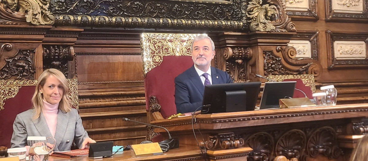 El alcalde de Barcelona, Jaume Collboni, preside el pleno de diciembre en el Ayuntamiento de Barcelona