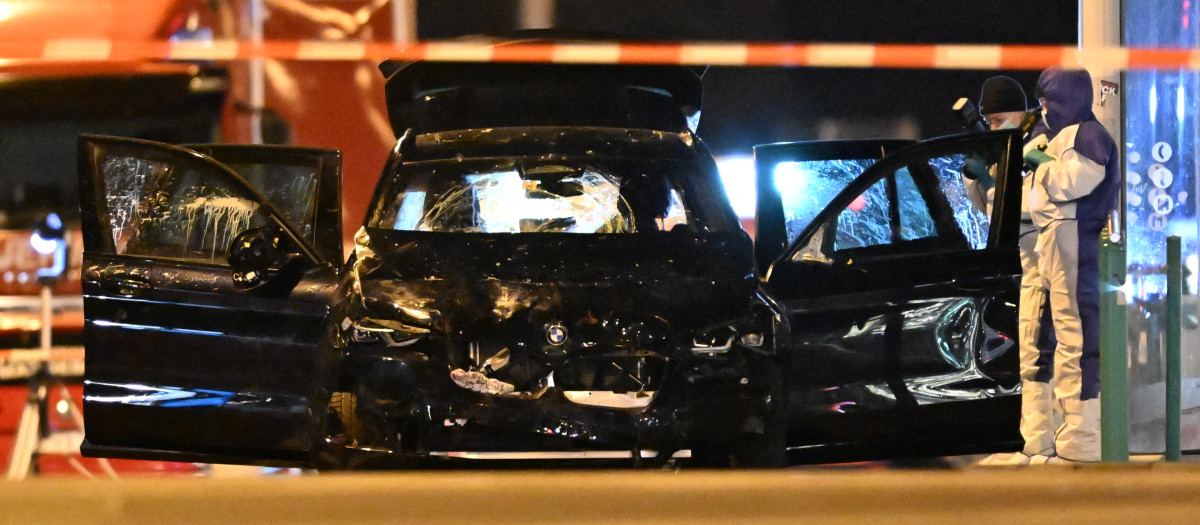 Las autoridades investigan el coche en el que un agresor ha atropellado a una multitud en el mercado navideño de Magdeburgo