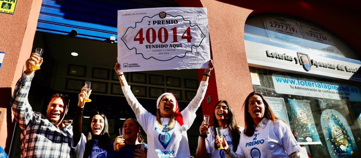 22/12/2024 Celebración del segundo premio en la 'Doña Manolita malagueña'