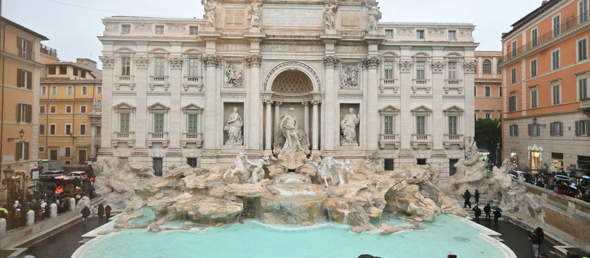 Un momento de la reapertura de la Fontana de Trevi este domingo