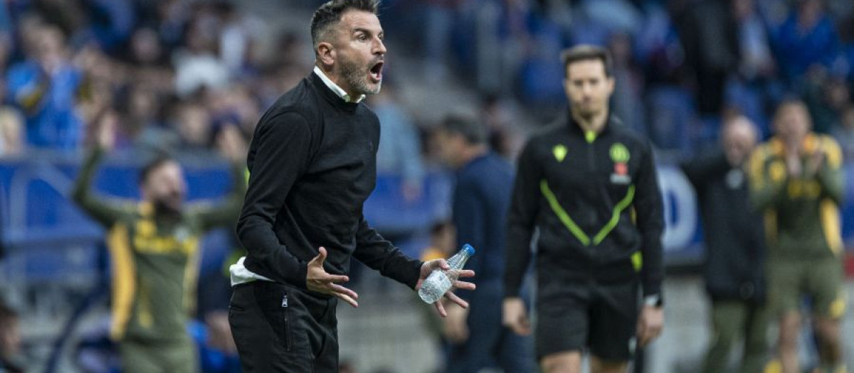 Iván Ania, durante el partido ante el Oviedo