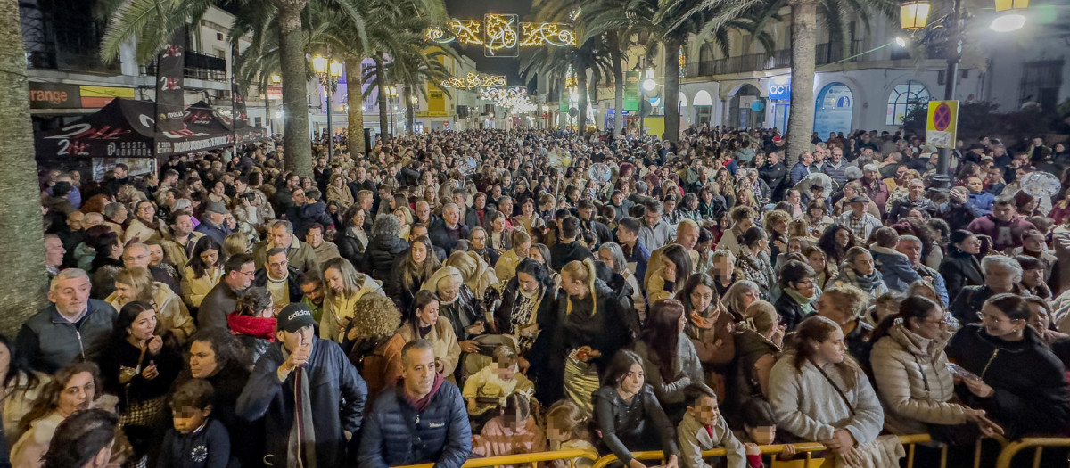 Los leperos abarrotaron la calle Real para recibir el nuevo año por adelantado