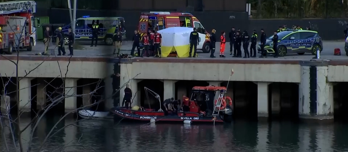 El mantero de Senegal que huyó de la Policía en Sevilla murió por ahogamiento en el río