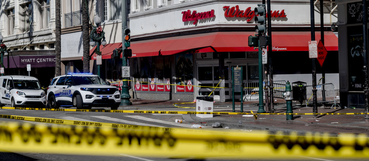 El Barrio Francés, cerca de Bourbon Street, está bloqueadopor las investigaciones debido al atropello masivo en Nueva Orleans