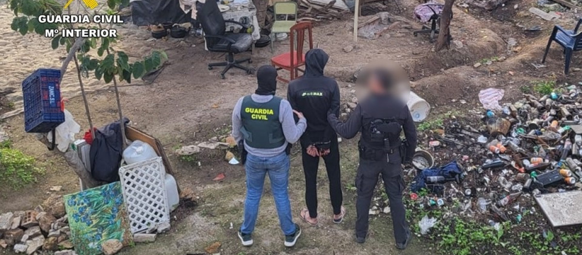 Imagen de la operación llevada a cabo por la Guardia Civil

REMITIDA / HANDOUT por GUARDIA CIVIL
Fotografía remitida a medios de comunicación exclusivamente para ilustrar la noticia a la que hace referencia la imagen, y citando la procedencia de la imagen en la firma
02/1/2025