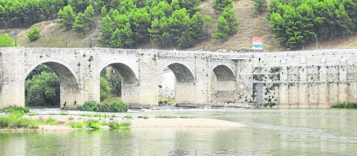 Puente de la localidad de Cabezón de Pisuerga que salva el río que da nombre a la localidad 

JCYL
07/4/2022